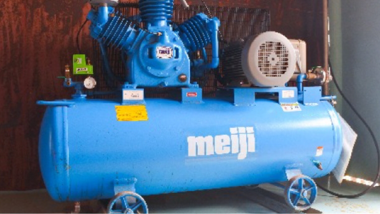 明治機械　エアーコンプレッサー
