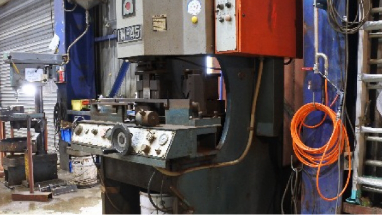 AMADA　アイアンワーカー